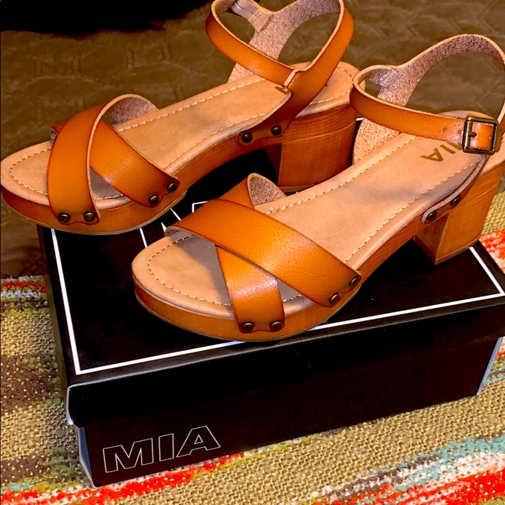 COPY - MIA wooden platform sandal